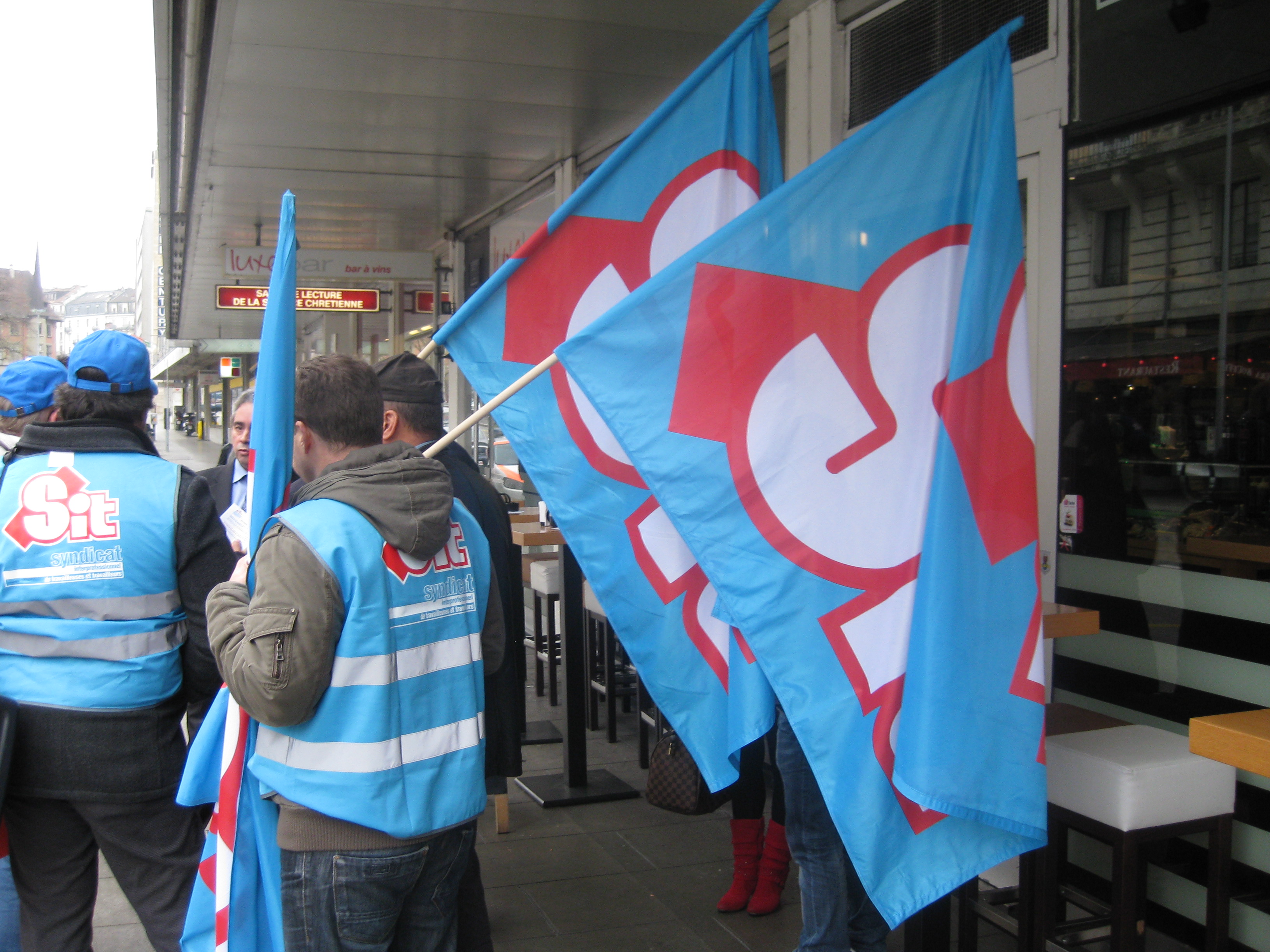 négociations du 25.11.14 devant l'établissement MasQMenos